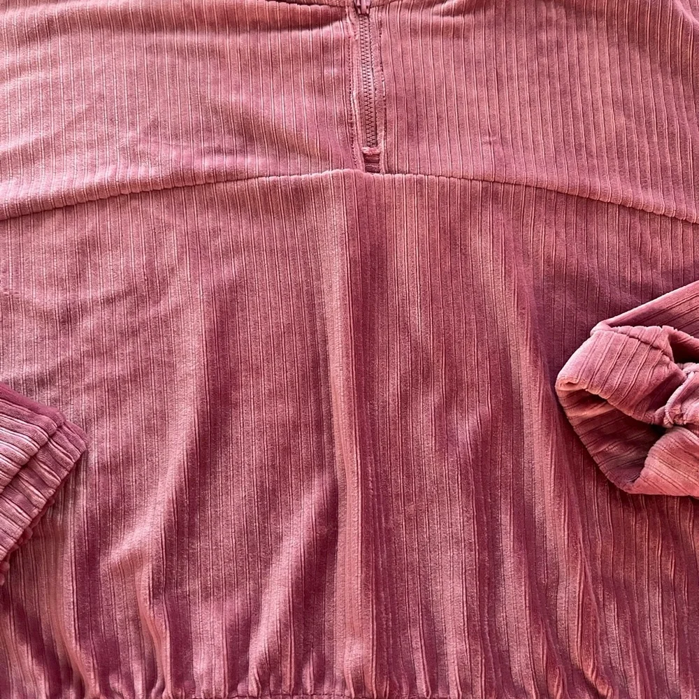 NWOT Chic Pink Velvet Hoodie‎ - Picture 5 of 6